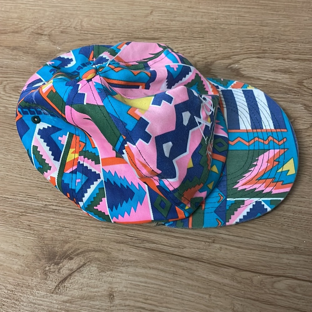 Adjustable hat. - Picture 3 of 3